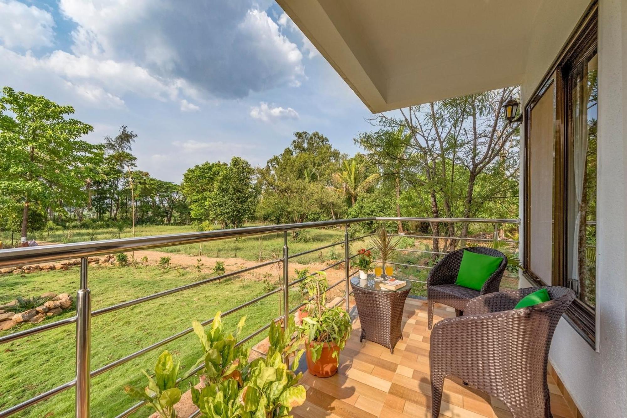Saffronstays Lakeview Nivara - Farm Stay Villa With Private Pool Near Пуне Екстер'єр фото