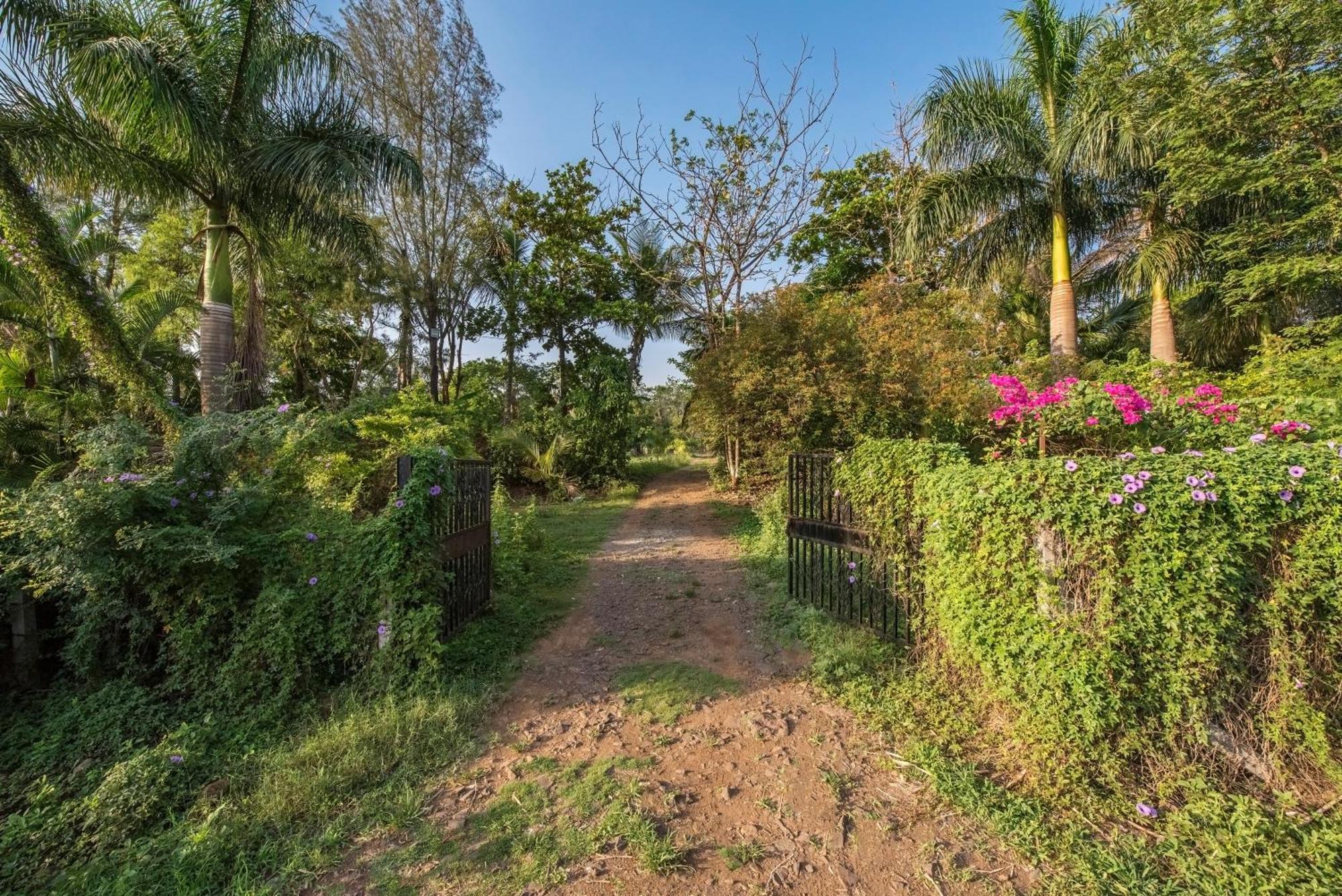 Saffronstays Lakeview Nivara - Farm Stay Villa With Private Pool Near Пуне Екстер'єр фото